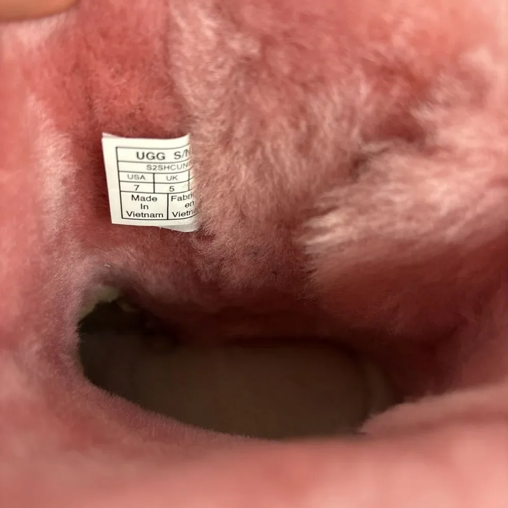 Womens UGG Boots Mini Bailey Bow WBRR Pink Sz 7 Suede Coquette Festival Sold Out - Picture 14 of 15